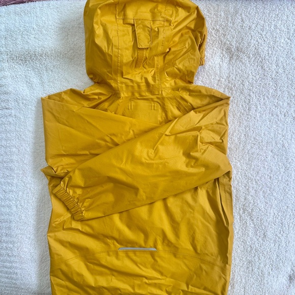 REI Kids 4T Mustard yellow Raincoat with reflective details barely used - Picture 3 of 5